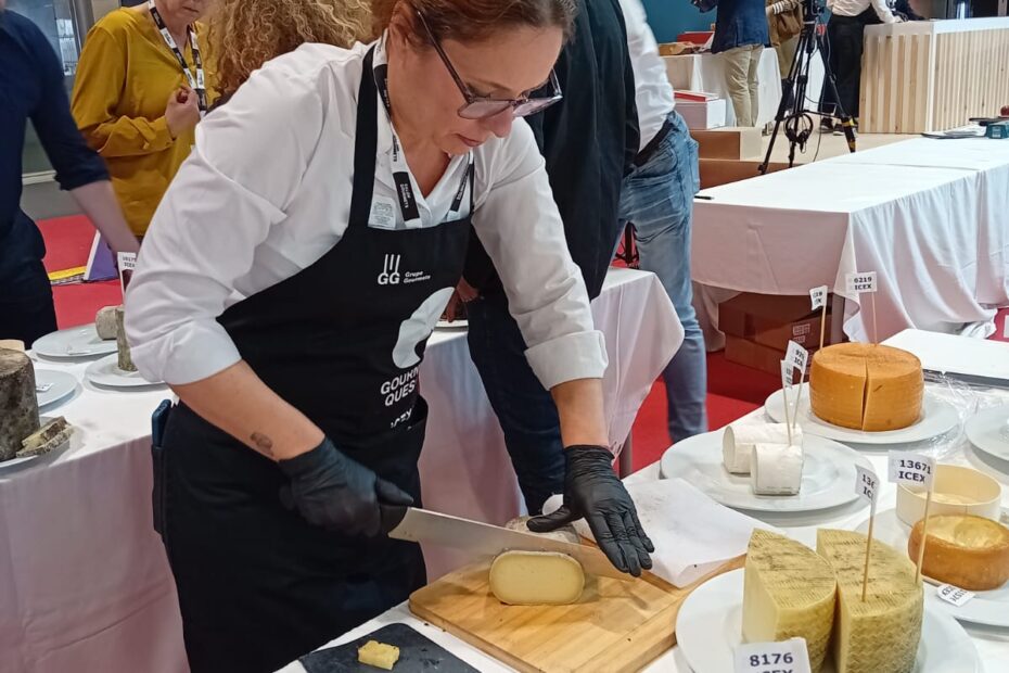 QuesoQueso tienda especializada en quesos Artesanos en Sevilla Viapol de Vanesa Cruz