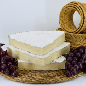 BRIE DE MEAUX QUESO de leche cruda de vaca internacional disponible en QuesoQueso de Vanessa Cruz en Sevilla