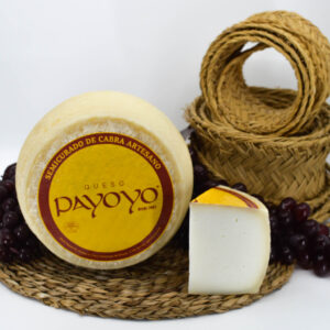 PAYOYO DE CABRA SEMICURADO nacional disponible en QuesoQueso de Vanesa Cruz en Sevilla