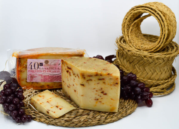 ESCAMAS PIMENTON LA ANTIGUA Queso de leche cruda de oveja Nacional disponible en QuesoQueso de Vanesa Cruz en Sevilla