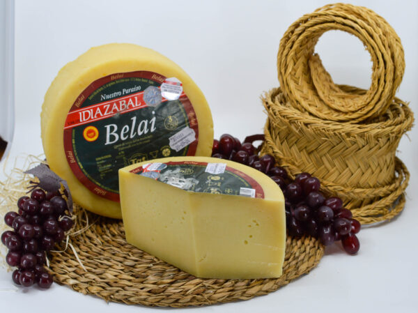 IDIAZABAL NATURAL D.O.P. Queso de leche cruda de oveja Nacional disponible en QuesoQueso de Vanesa Cruz en Sevilla