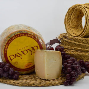 PAYOYO CURADO CON ROMERO queso de leche pasteurizada de cabra andaluz disponible en QuesoQueso de Vanessa Cruz en Sevilla