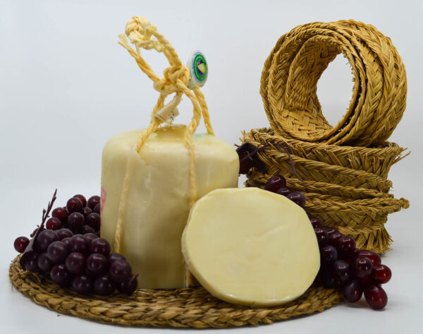 PROVOLONE QUESO de leche pasteurizada de vaca internacional disponible en QuesoQueso de Vanessa Cruz en Sevilla