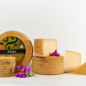 FUENTE LA SIERRA OVEJA AÑEJO queso de leche cruda de oveja andaluz disponible en QuesoQueso de Vanessa Cruz en Sevilla