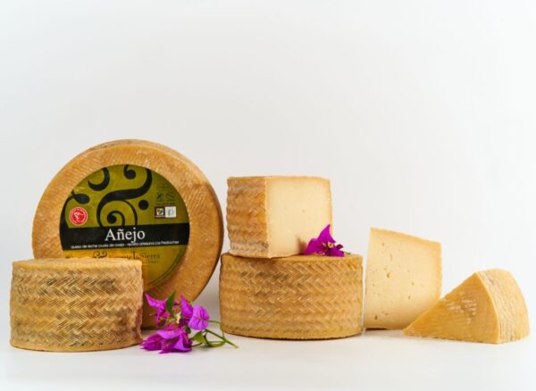 FUENTE LA SIERRA OVEJA AÑEJO queso de leche cruda de oveja andaluz disponible en QuesoQueso de Vanessa Cruz en Sevilla