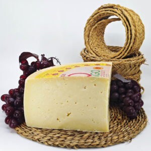 ASIAGO D.O.P. queso de leche pasteurizada de vaca internacional disponible en QuesoQueso de Vanessa Cruz en Sevilla